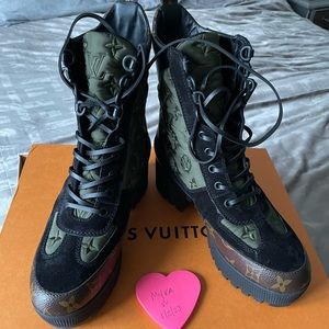 Louis vuitton laurete platform desert boots Khaki